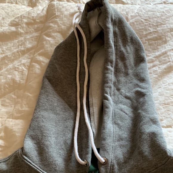 NWT wild table size small crop hoodie, color, gray warm, very cute! - Picture 3 of 6